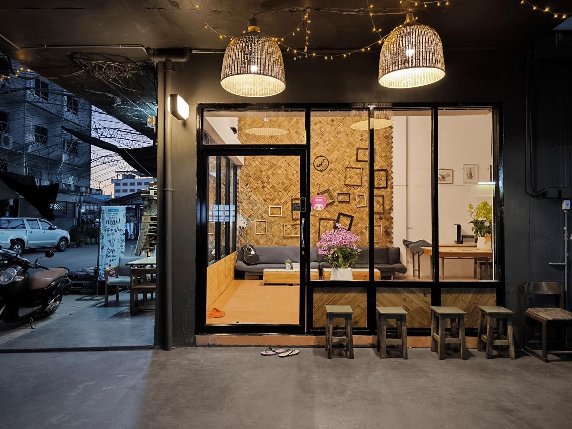 Youyen Hostel Бангкок Экстерьер фото